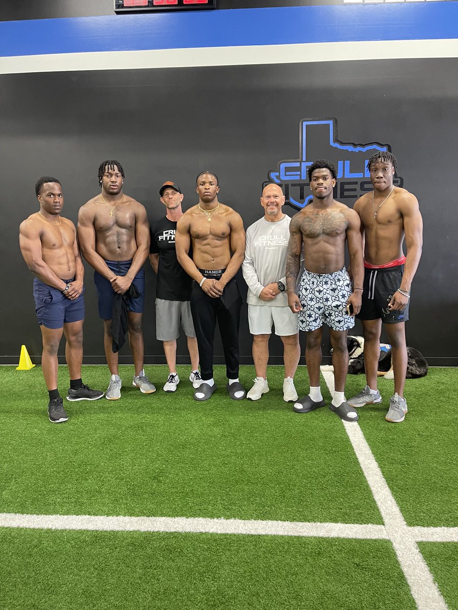Nathan Daugherty (@natedaug) on Twitter photo So many stars in here we don’t need any lights.. 😎😎 #dawgs #ballers #ironsharpensiron <a href="/GNwawuihe5/">Godspower Nwawuihe🇳🇬</a> <a href="/CrullFitness/">Crull Fitness</a> So many stars in here we don’t need any lights.. 😎😎 #dawgs #ballers #ironsharpensiron <a href="/GNwawuihe5/">Godspower Nwawuihe🇳🇬</a> <a href="/CrullFitness/">Crull Fitness</a>