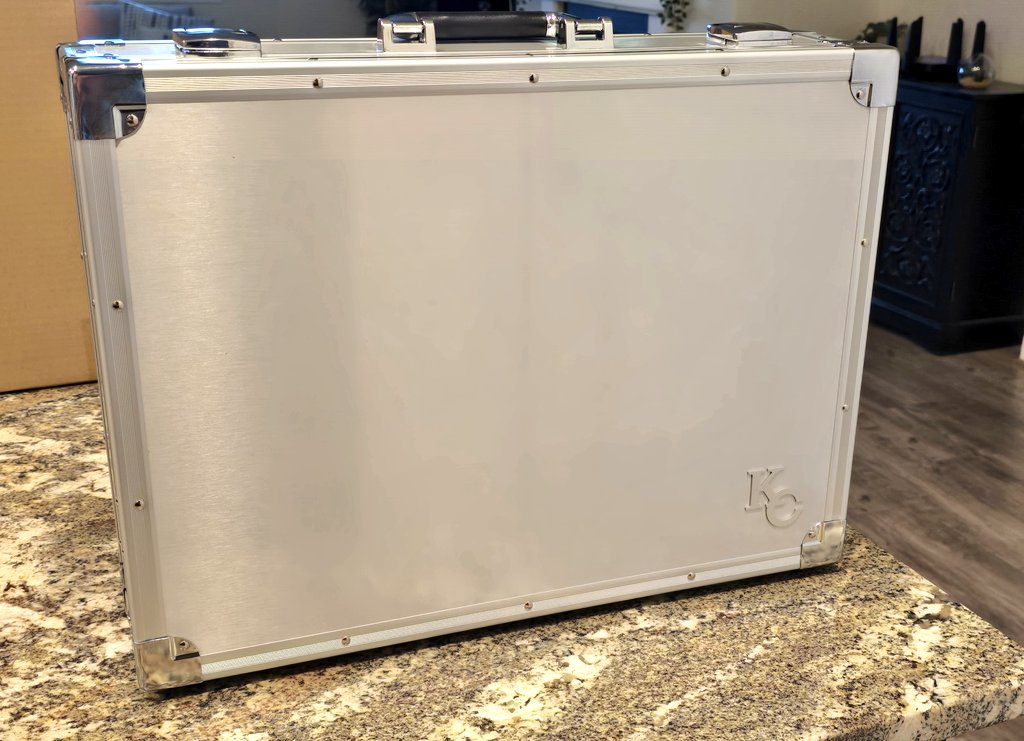 ChilledChaos's tweet photo. "Screw the rules...I have a briefcase!"

Jess surprised me with this today @jessbubger 😍🥰😍 https://t.co/YzQHRo1M06