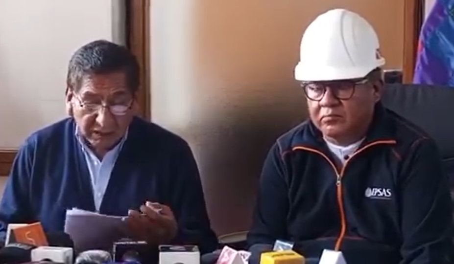 RadioCompanera1's tweet image. El director ejecutivo de la Autoridad de Fiscalización y Control Social de Agua Potable y Saneamiento Básico (AAPS), Rubén Méndez, posesionó a Alfredo Ayala como nuevo interventor de #Epsas, en reemplazo de #JaimeGutiérrez.
#RedCompañeraMundo