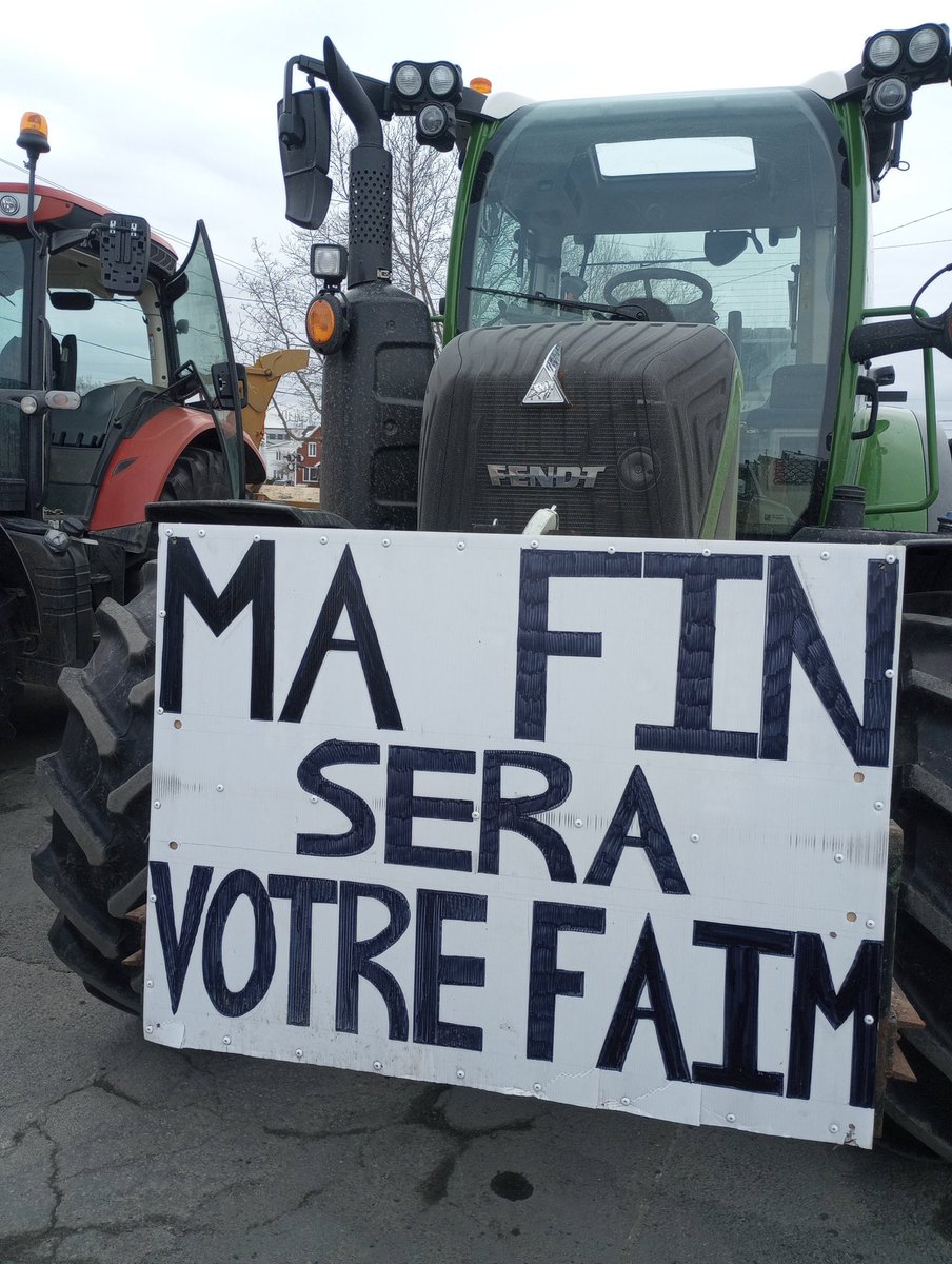 La manifestation des agriculteurs a Ste-Marie de Beauce, Qc, Canada. On a longé le Boulevard Vachon. Bravo a tous les participants, on est capable de bien se tenir même si ce n'est pas organisé par l'UPA👍