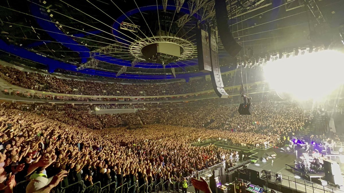 A MEMENTO: DEPECHE MODE, 02 ARENA, PRAGUE, 22 FEBRUARY 2024

<a href="/NataBaccesorios/">Nata B.</a> went to Prague, saw a superb <a href="/depechemode/">Depeche Mode</a> gig and wrote this great review - thanks Natalia! Also - nice t-shirt 😉

almostpredictablealmost1.blogspot.com/2024/03/a-meme…

#DepecheMode