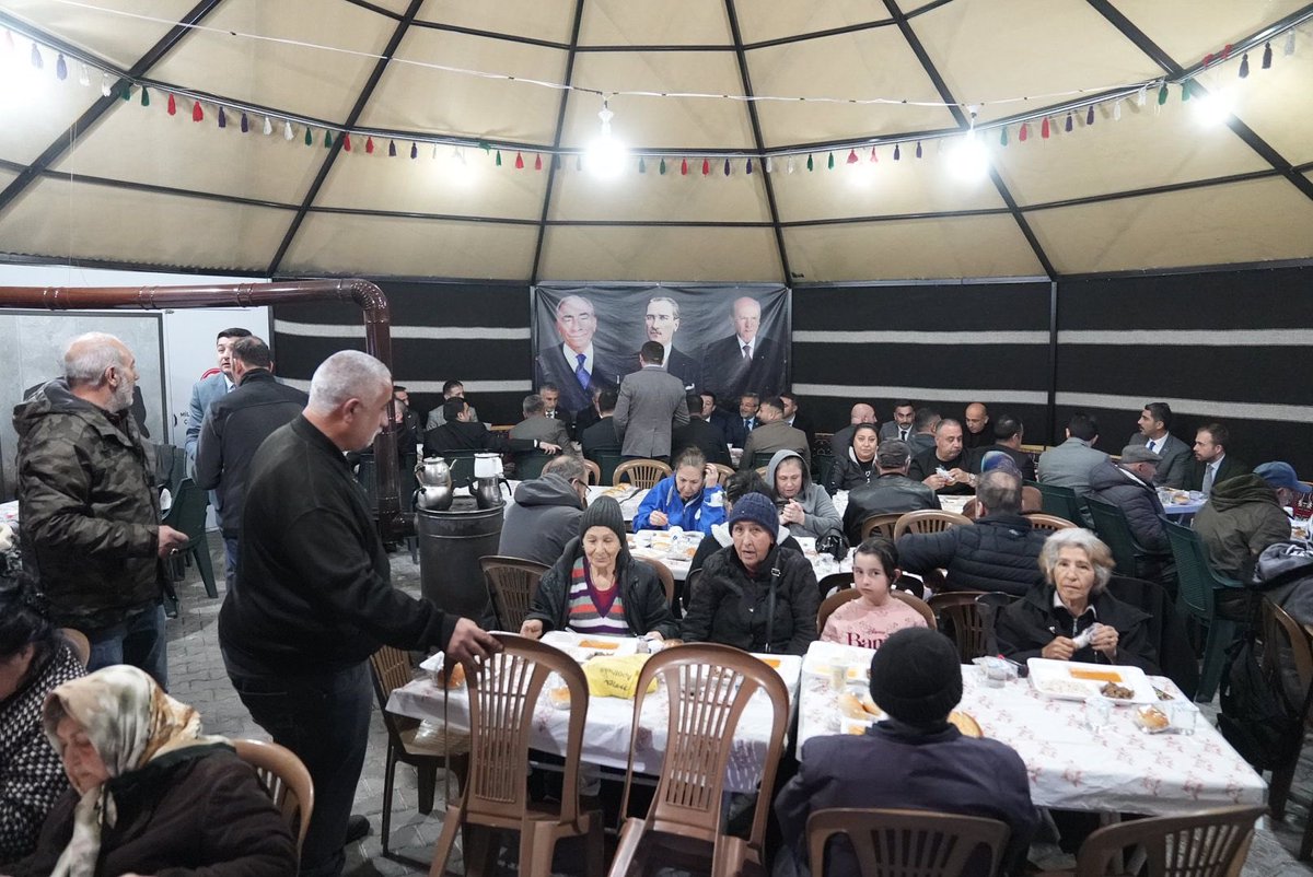 100. Yıl Otağımızda gerçekleştirdiğimiz Geleneksel İftar Programının beşinci gününde MYK Üyemiz Sn. Sezer Yozgat, Ankara İl Başkanımız Sn. Alparslan Doğan, İl Yönetim Kurulu Üyelerimiz ve vatandaşlarımızla bir araya geldik. Allah kabul etsin. 
#İftar5
#HareketinBereketiÇankaya