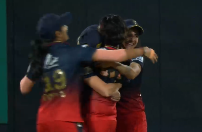 cric_flip's tweet photo. Royal Challengers Bangalore Women won by 5 runs.
#TATAWPL #MIvRCB #Eliminator #RCBvMI #RCBWvsMIW #MIWvsRCBW #SmritiMandhana #EllysePerry #Perry #HarmanpreetKaur #WPL #WPL2024 #wpltrophydrive #cricflip #Cricket #RohithSharma #RCB #MumbaiIndians https://t.co/WzpyZBA0Da