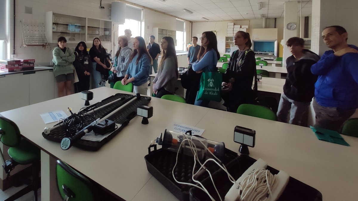 hmluah's tweet photo. Un año más, los integrantes del Laboratorio de Modelización del grupo @ACMA_UAH hemos participado en el @OpenDay2024 de la Facultad de Ciencias de la @UAHes para acercar nuestras actividades a l@s estudiantes de Bachillerato. https://t.co/JOVz1HqNxr