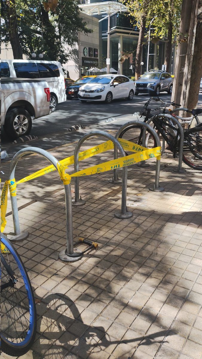 Buen día <a href="/Muni_provi/">Muniprovi</a> ¿Por qué no pueden usarse los bicicleteros de Lyon con Nva. Providencia? Funcionaban estupendo y no se nota algún daño o peligro aparente.