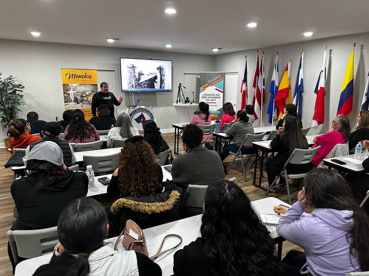 Iniciamos el ciclo de #talleres para #capacitar a #periodistas, comunicadores y comunidad en general. Este primer taller de “Fotografía, composición de imagen y videos con teléfonos”, fue dictado por dos miembros de la organización en los espacios de La Coalición Latinoamericana.