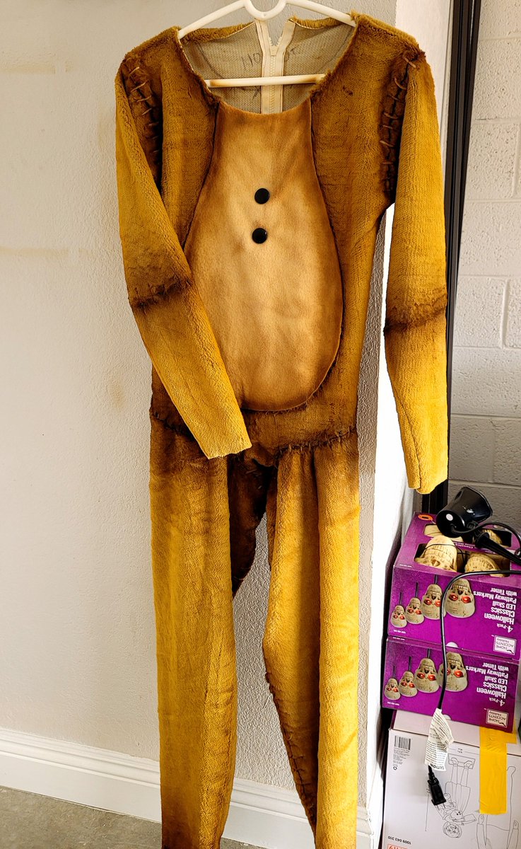 NightCovetheFox's tweet photo. Someone is assembling again...
#fnaf #cosplay #glitchtrap https://t.co/fmqk03mJRm