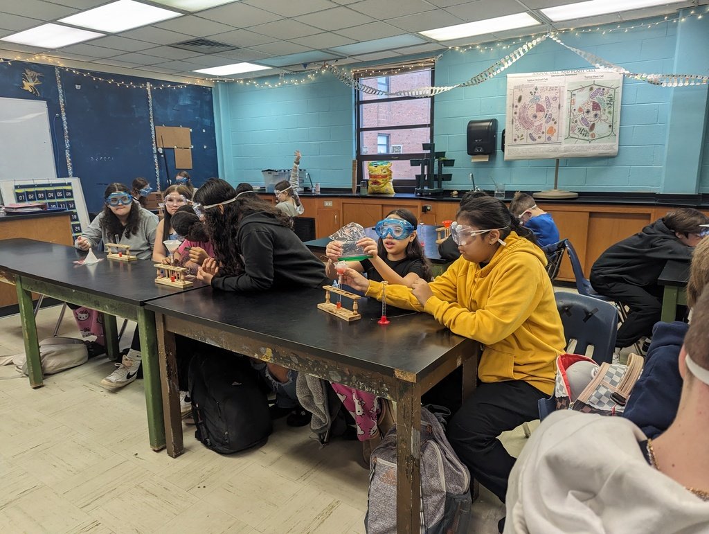 CCPSCMS's tweet image. 🔬 Exciting day in 7th-grade science! Students are diving into genetics by extracting DNA from strawberries. Hands-on learning at its finest! 🍓🧬 #ScienceLab #STEMeducation