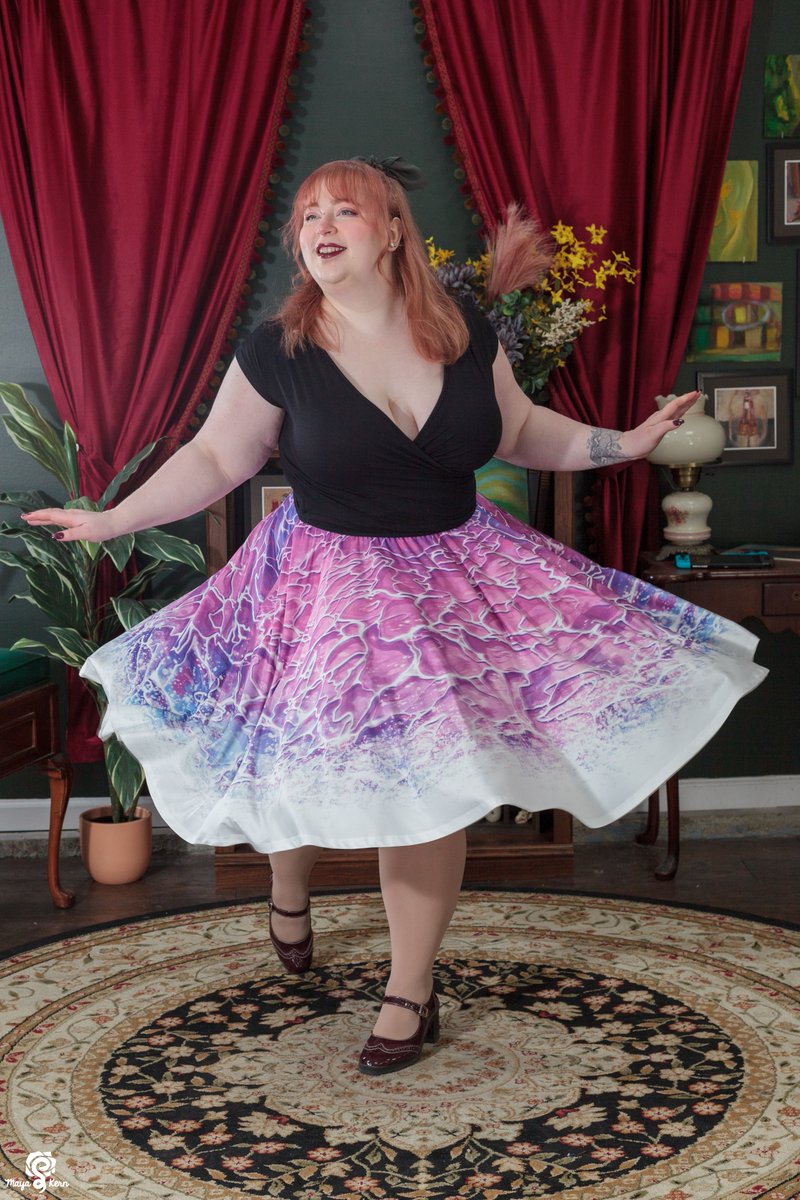 mayakern's tweet photo. let's watch 90s anime and listen to vaporwave together 🌊
💗 size inclusive (XS-8X)
💗 made ethically
💗 pockets deep enough to fit a nintendo switch or even your old school gameboy color with the transparent cover
#plussizefashion #skirtswithpockets #midiskirts https://t.co/i7SWeNt37q