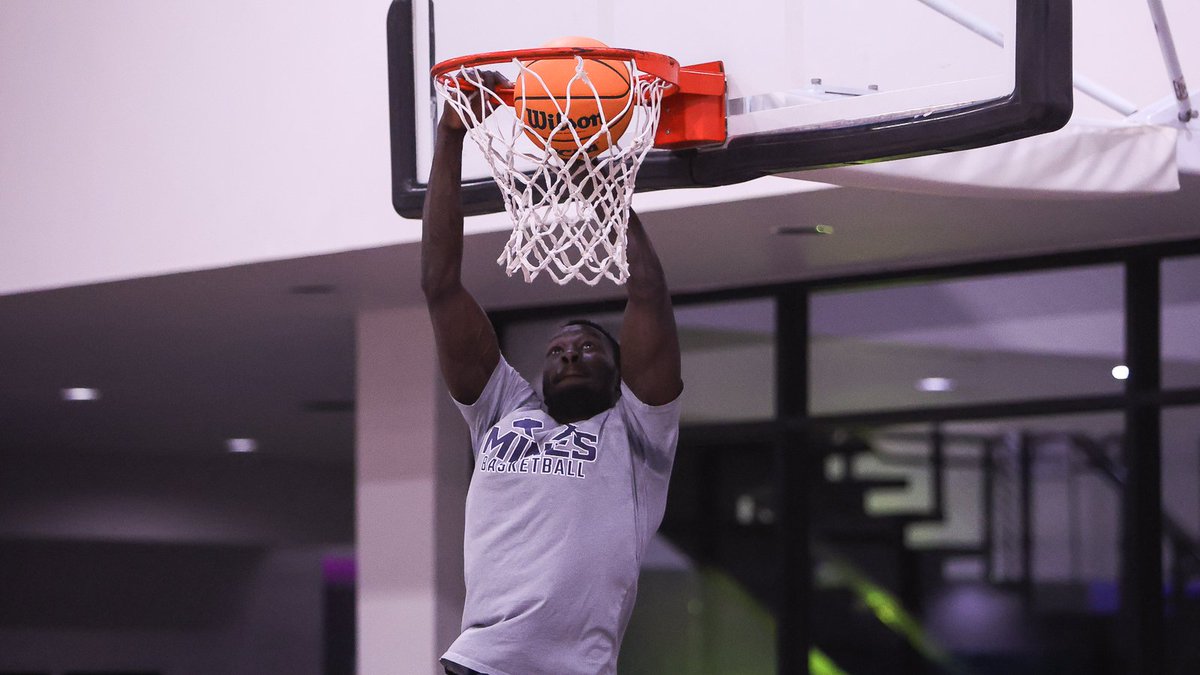 minesmbb's tweet photo. Some light work this morning after a couple of days on the road. Big thanks to @verdure_fitness for having us over, we appreciate it!

📸 - Patrick Murphy

#HelluvaEngineer⚒️ https://t.co/2iZLjSpdGi