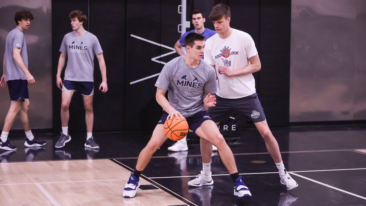 minesmbb's tweet photo. Some light work this morning after a couple of days on the road. Big thanks to @verdure_fitness for having us over, we appreciate it!

📸 - Patrick Murphy

#HelluvaEngineer⚒️ https://t.co/2iZLjSpdGi