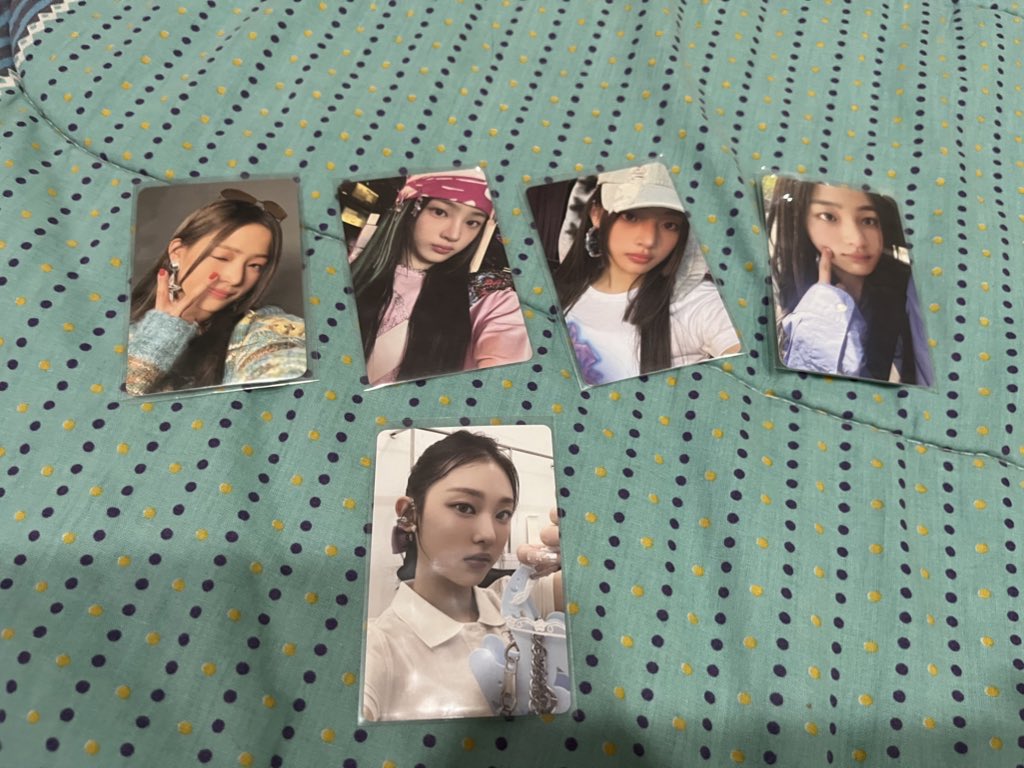 simjywn's tweet photo. wts lfb newjeans photocards! 

- ₱50 ea
- all in mint condi
- dm to claim 

t. minji hanni danielle haerin hyein pc https://t.co/5MP7YZbcMg