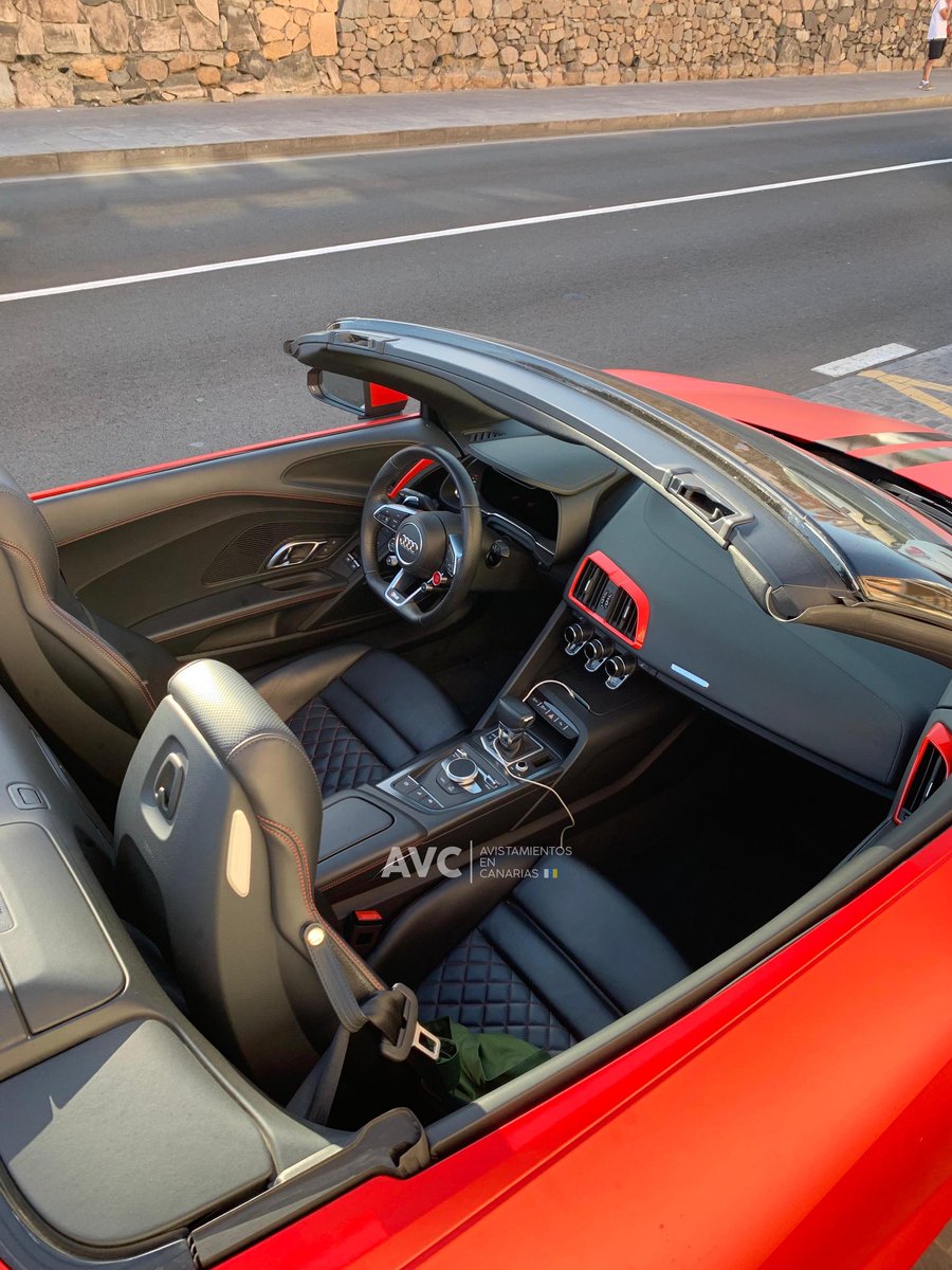 AVC_canarias's tweet photo. #AudiR8 Spider #GranCanaria https://t.co/gf8giIvHks