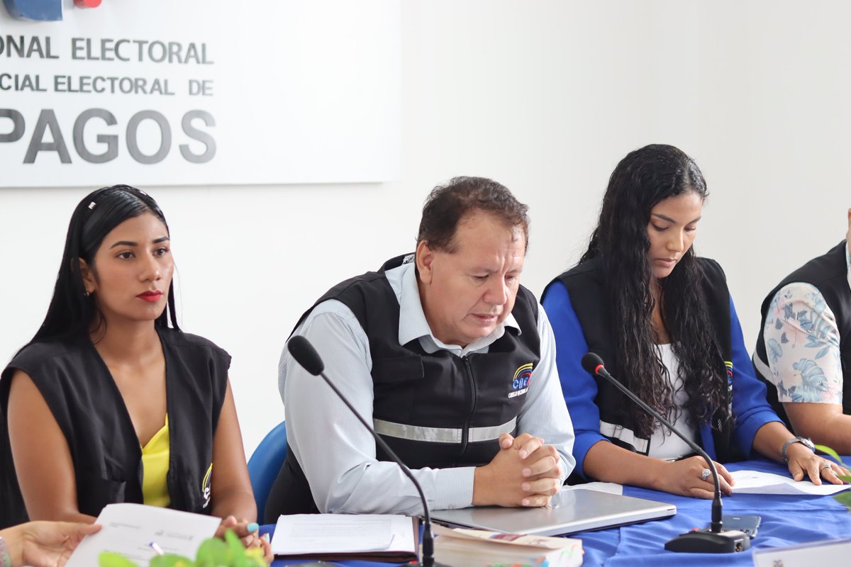CNEGalapagos's tweet photo. #CNEInforma 🗣️

Este viernes 15 de marzo, la Junta Provincial Electoral de Galápagos, se instaló en sesión ordinaria para realizar la declaratoria de recintos electorales para el #ReferéndumYConsulta2024 🗳️. https://t.co/EpyhtVK79g