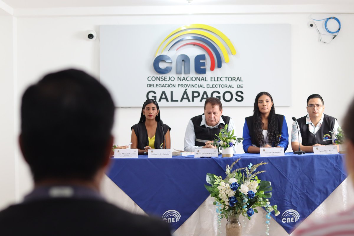 CNEGalapagos's tweet photo. #CNEInforma 🗣️

Este viernes 15 de marzo, la Junta Provincial Electoral de Galápagos, se instaló en sesión ordinaria para realizar la declaratoria de recintos electorales para el #ReferéndumYConsulta2024 🗳️. https://t.co/EpyhtVK79g