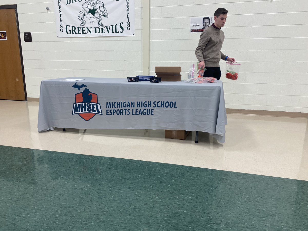 mrhalebchs's tweet photo. BCHS is hosting an E-Sports Showcase for Thumb schools this afternoon! Looking forward to the Rocket League competition! @MASSP_esports @massp https://t.co/gjJtDD33fE