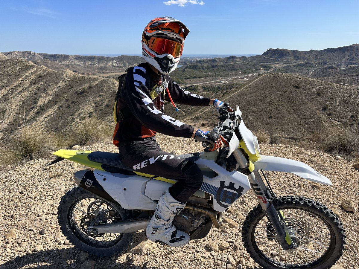 GoKoBra's tweet image. Made a awesome day with #Zonta84 in the Alicante mountains. 5 hours on the enduro bike #training #gettingreadyforPortimoa😤💨🔥 @REVIT @alpinestars boots @shoeihelmets