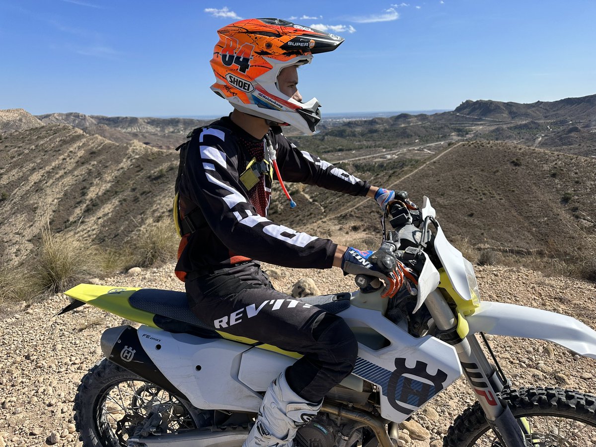 GoKoBra's tweet image. Made a awesome day with #Zonta84 in the Alicante mountains. 5 hours on the enduro bike #training #gettingreadyforPortimoa😤💨🔥 @REVIT @alpinestars boots @shoeihelmets