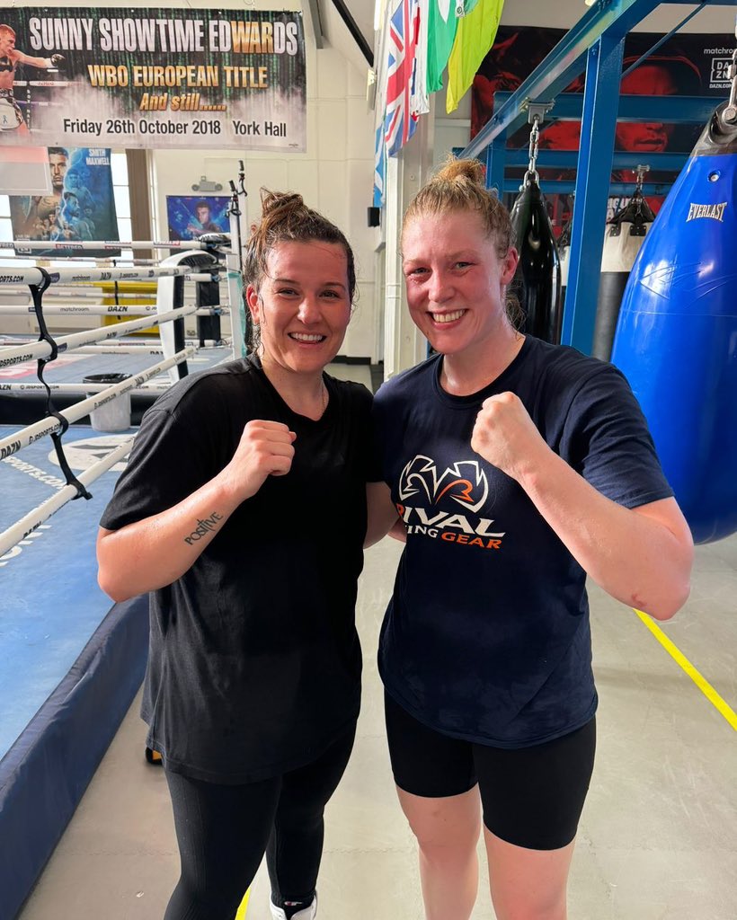 Great to catch up with and get those Friday rounds in with @chantellecam today up in Sheffield, always good work! 💯💪🏻 Thanks to @steelcitygym02 for the hospitality 🥊🤍 #class #teamrankin #roundsinthebank #boxing #hardworkpaysoff #backtobusiness #LockedIn #3minuterounds