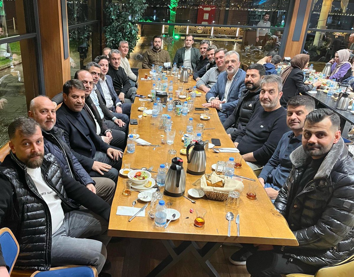 Bu akşam iftarımızı gönül dostlarımız ve belediye başkan aday adayı olan kardeşlerimiz ile birlikte açtık. 

“Makamımız aşk,üslubumuz edeptir bizim.
Kapımıza değil,gönlümüze vuran buyursun”