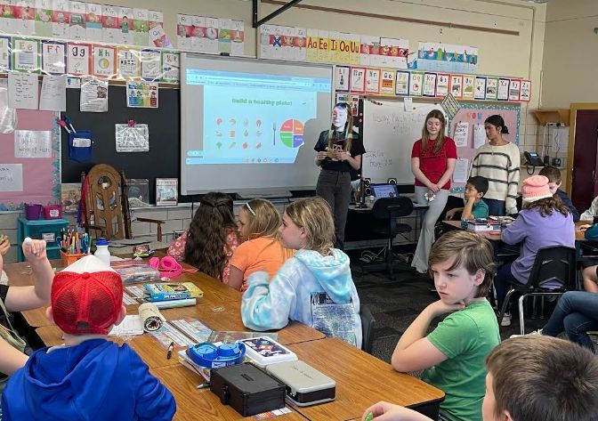 Megan Armstrong and a handful of FCCLA students from SMFHS traveled to Riverview and taught a nutrition unit to 3rd graders! #BulldogPrideCitiesWide