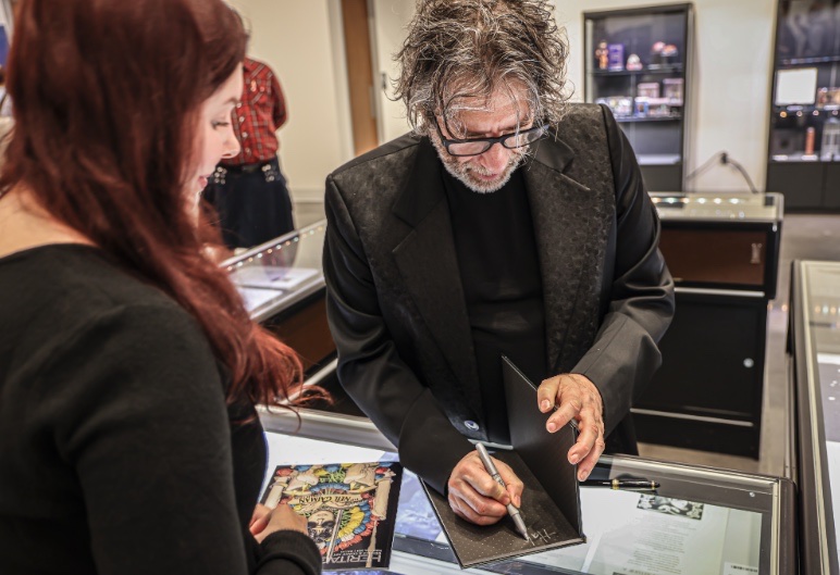 The Day @neilhimself Swapped His Original Comic Art, Comic Books, and Collectibles for More Than $1 Million heritageauctions.co/49TXVxo