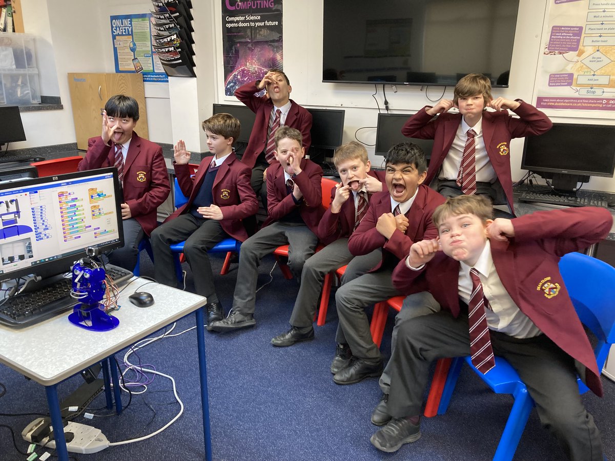 The DCPS robotics club were getting into the spirit of Comic relief this week, I’m not sure ohbot can match this level of expression! #ComicRelief #DeanCloseFun #DeanCloseActivities