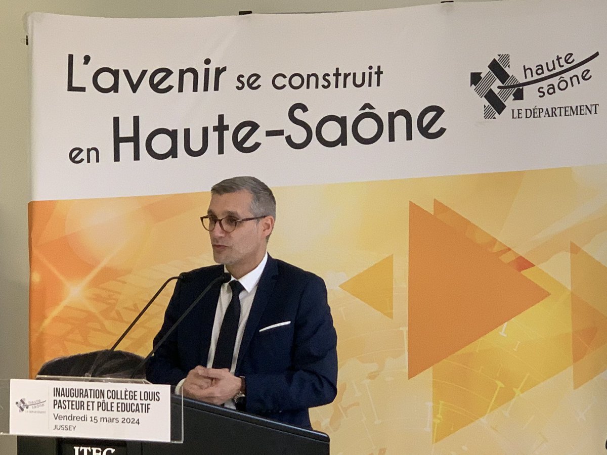 Inauguration de l’école du socle de Jussey réunissant les élèves de la PS à la 3e avec l’ensemble des acteurs de la communauté éducative «Un projet de qualité favorisant la réussite des élèves ruraux» @OlivierRietmann @YvesKrattinger @bfc_region @PhDestable @DSDEN70 @acbesancon