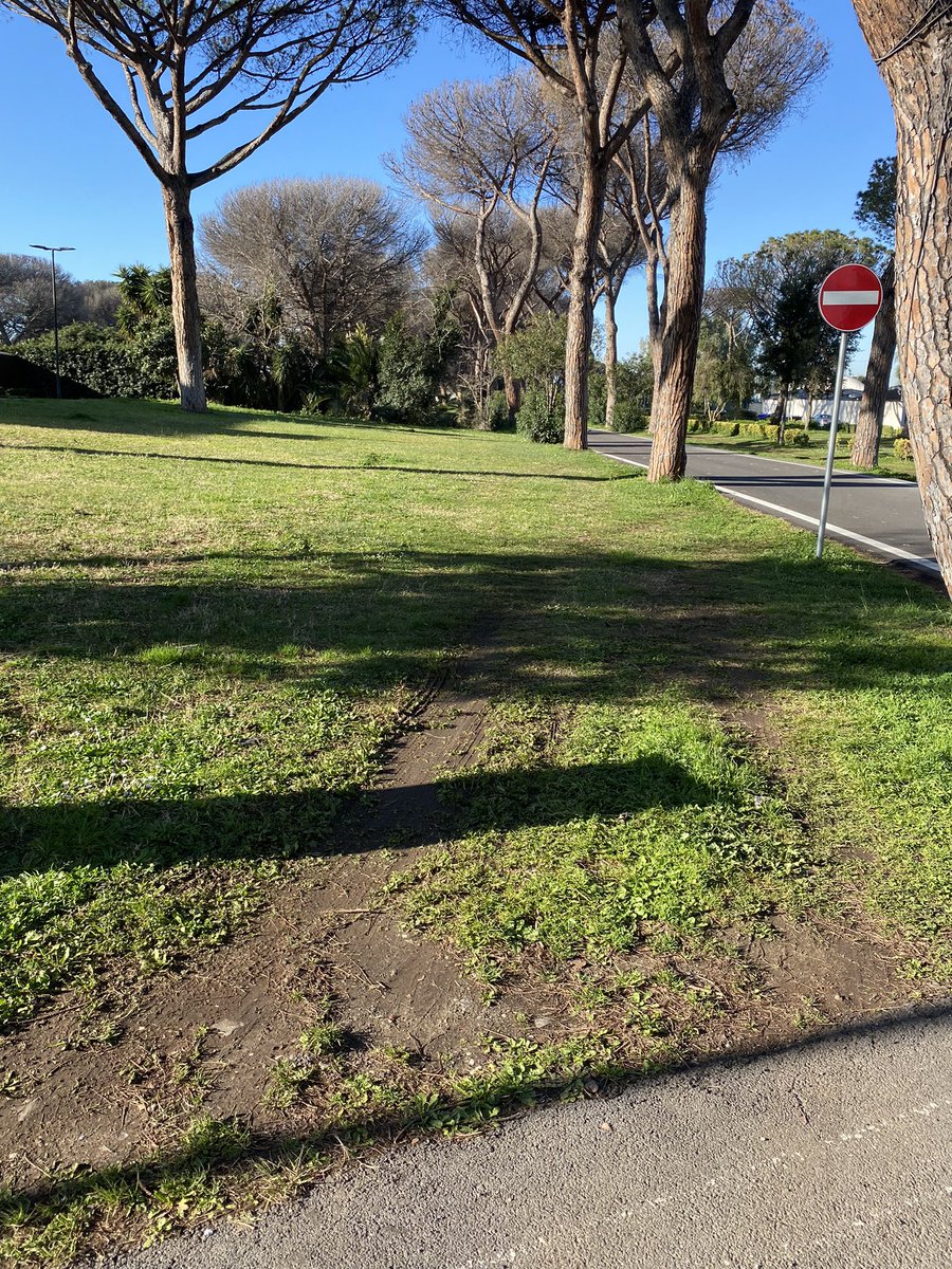 Ripristinato il blocco stradale in via dei Pescatori in ingresso all’AXA. A nome del Direttivo Roma in Azione Municipio X ringrazio l’assessore Calcerano per aver accolto celermente la nostra segnalazione pervenuta tramite @anderboz Capogruppo Lista Calenda - X Municipio 1/2