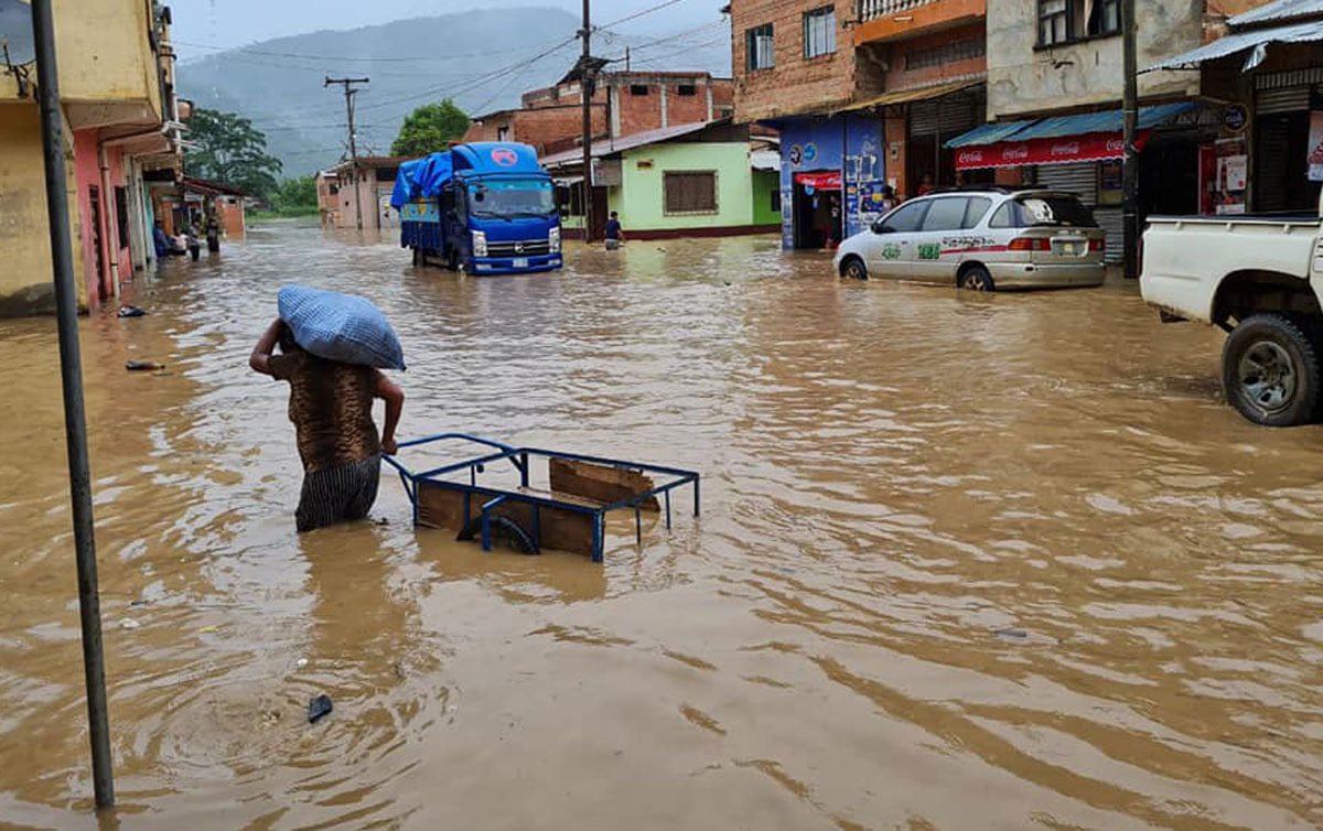Lamentamos las pérdidas de vidas humanas y los cuantiosos daños provocados por las inundaciones en la hermana #Bolivia.

Nuestra solidaridad y condolencias con las familias afectadas y las autoridades bolivianas.