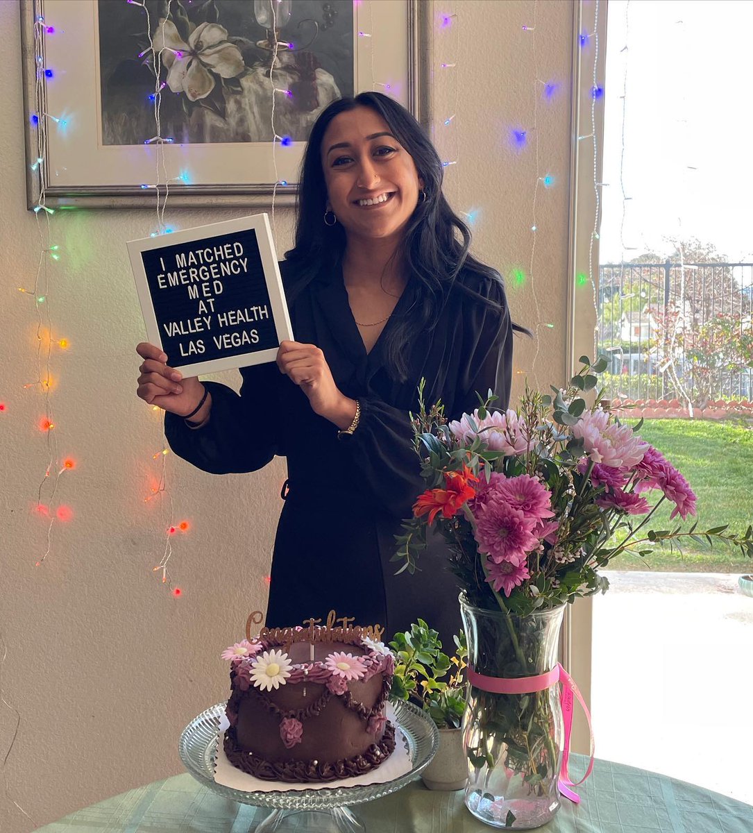 emresidents's tweet photo. 📷 by @living.sara: 🌸💐MATCH DAY RESULTS!! 💐🌸 I will be an emergency medicine resident at Valley Health in Las Vegas!! 🩺👩🏽⚕️💐#match2024 #iamem #emra #emrafamily #emresidents #acep #aaem #nyitcomar #nyitcomdo #lasvegas https://t.co/EQ9OW4EyI1
