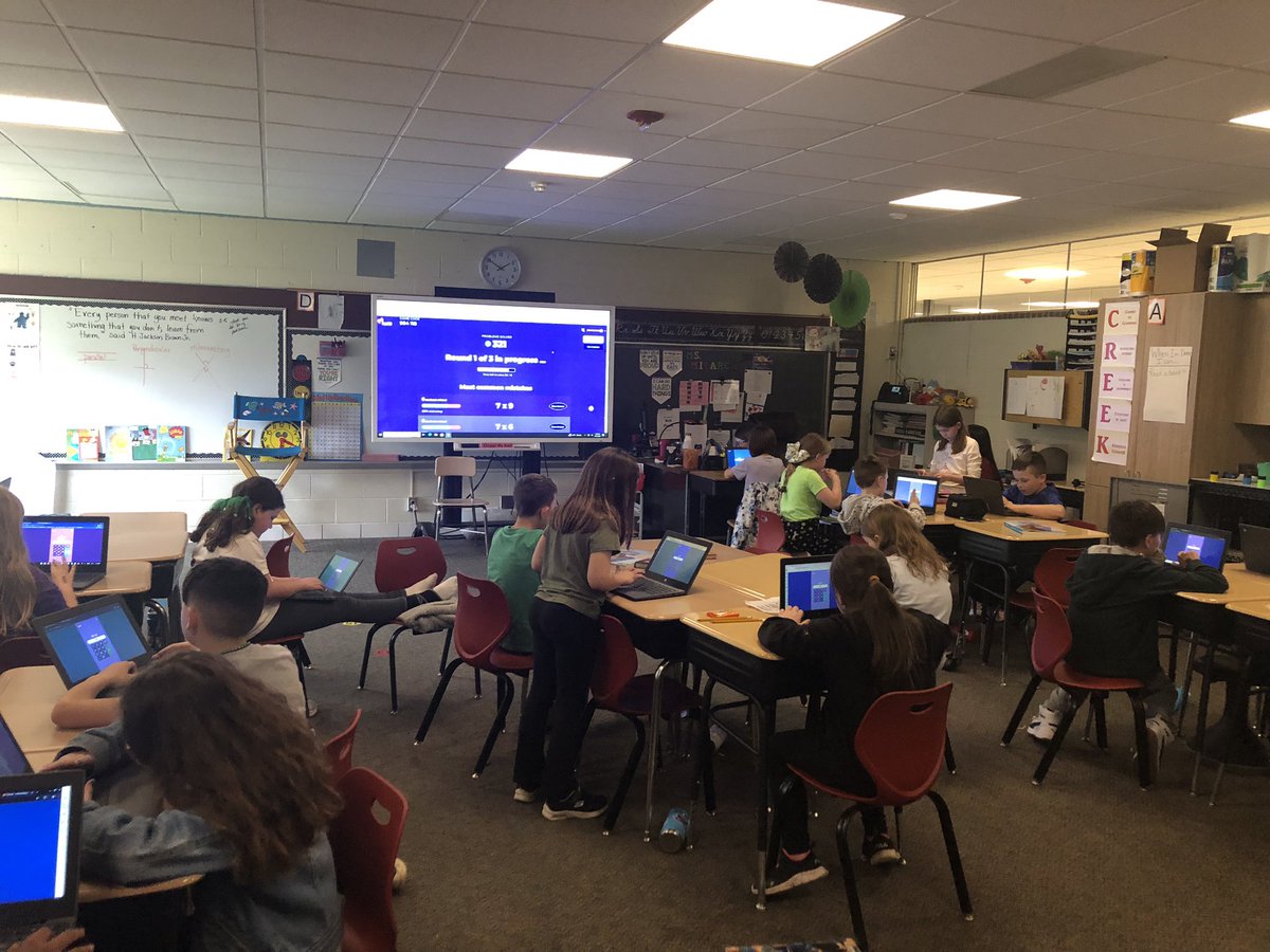 MilarchA's tweet photo. Fridays are the perfect day for fun math review games!!  #99math @swartz_creek @DieckSCCS https://t.co/kPIOeiqG1K