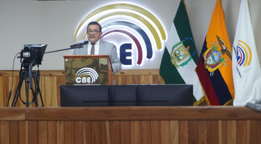 CNE_LosRios's tweet photo. Durante la intervención, recalcó las acciones en gestión de servicios electorales, #Debates2023Ec, capacitación a los #MJRV, sufragio #VotoPPL, #VotoEnCasa, entrega de credenciales de las #EleccionesAnticipadas2023Ec y ejecución del presupuesto operativo electoral. https://t.co/xl8HCQyz9g