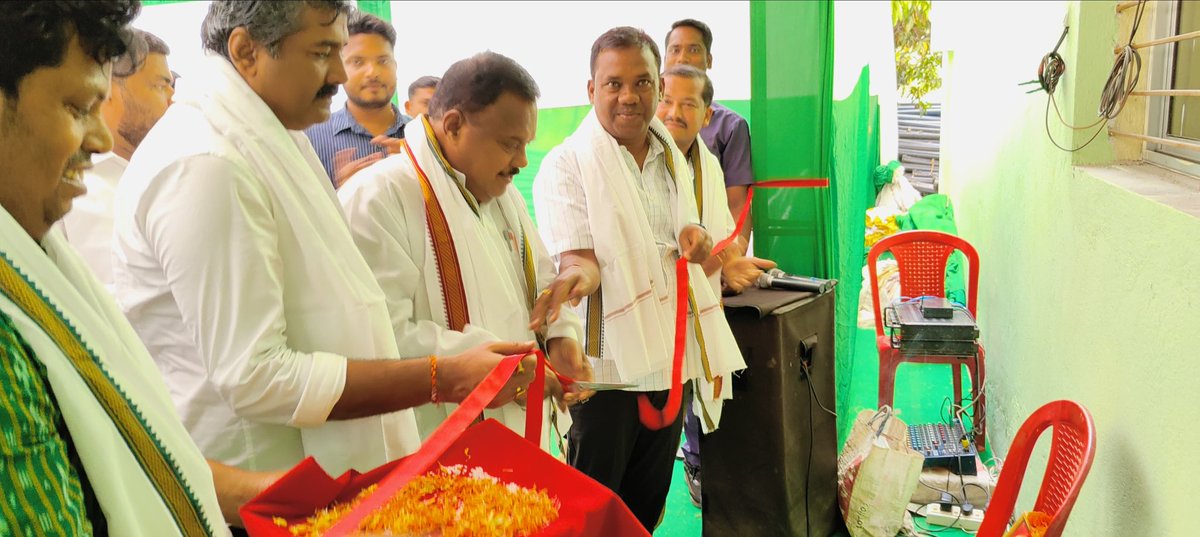 kumar_sant93987's tweet photo. Inauguration of office building (Odisha Agro industries corporation)at Anugul with MLA Sj Rajani kanta Singh and chairman Debasis Mohanty https://t.co/z5JsfKu1dd
