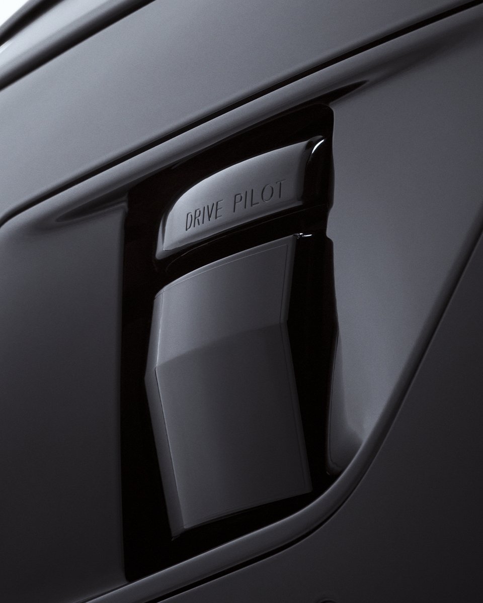 MBLynnwood's tweet image. Eyes off, hands-free. ​The game-changing, state-of-the-art DRIVE PILOT* feature lets drivers safely enjoy certain secondary activities, like reading a magazine (on approved and pre-mapped highways, currently in CA and NV only) | #MercedesBenz #EQS #DefiningClass