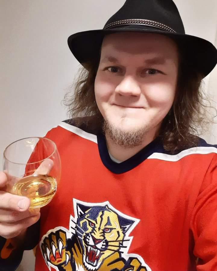 Yask4th's tweet photo. Here's to @flapanthers! - Let's get the cup this Summers! ✊🔥 #letsgopanthers 🇫🇮 https://t.co/74cWgOaqCK