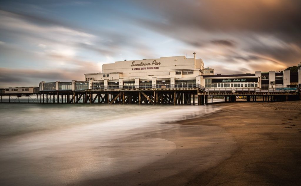 Sandy shores 🌊
⁠
📌 Sandown Pier
📷️ jaydenfranklingphotography(IG)⁠
⁠
#explorebritain #england #capturingbritain #visitengland #exploreisleofwight #isleofwight #myisleofwight #IOW #Sandown #Sandownpier #seaside #sand #ocean #familytime #picoftheday #isleofwightshots