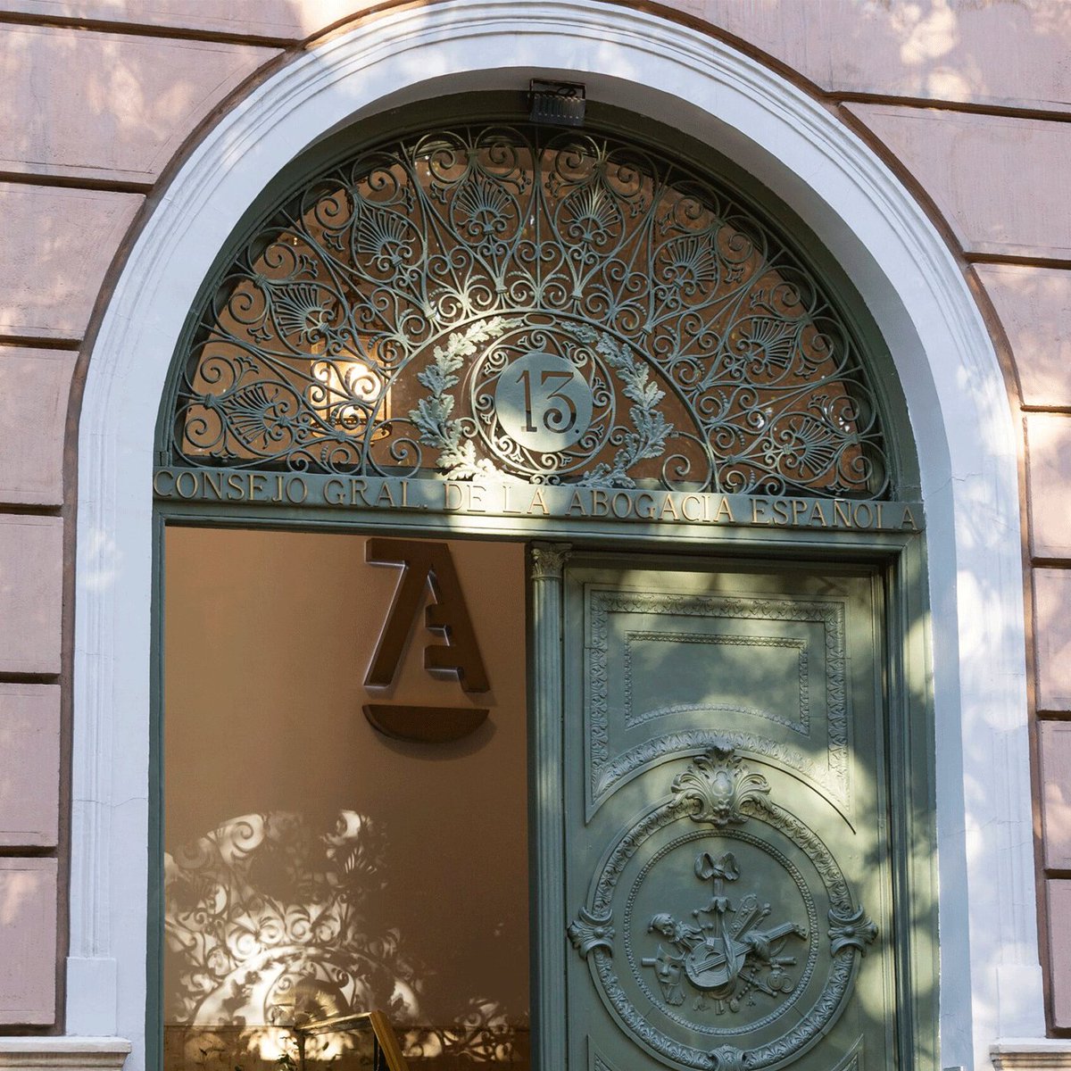 📄Declaración institucional en defensa del respeto a la confidencialidad de las comunicaciones en los protocolos de actuación para juicios de conformidad.

abogacia.es/actualidad/not…