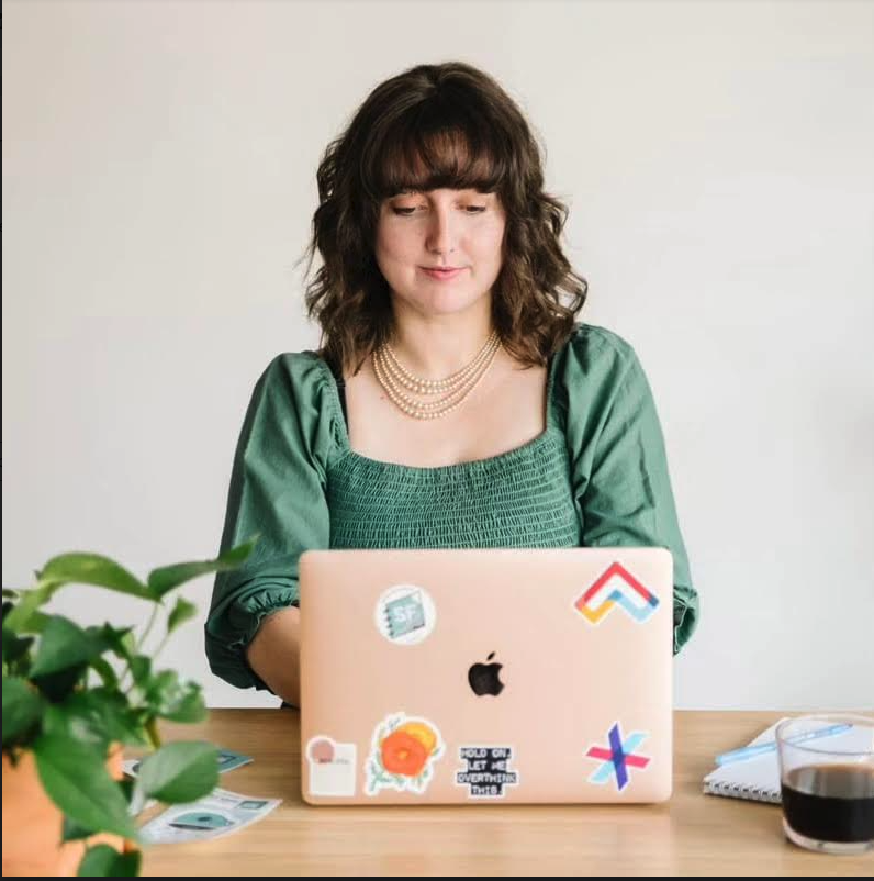 AugustanaSD's tweet photo. In honor of #WomensHistoryMonth, AU is featuring alumnae who own &amp; operate their own businesses!

Megan Raposa '15 owns @sfsimplified, a local news outlet that "delivers a bite-sized version of the local news" in weekly email newsletters 📰

➡️ https://t.co/PzbD1qp7RU https://t.co/9x9RaczMTe