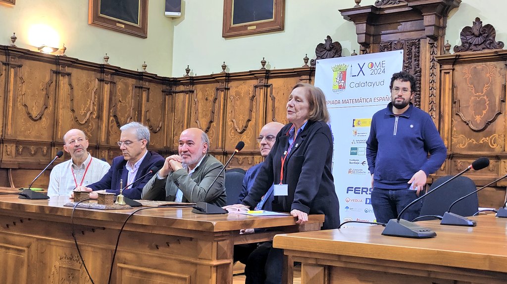 OMErsme's tweet photo. María Gaspar Alonso-Vega (presidenta de la comisión de olimpiadas de la @OMErsme @RealSocMatEsp ) da la bienvenida al alumnado participante en la Fase Nacional en @AytoCalatayud . https://t.co/m1xsBDP4Pv