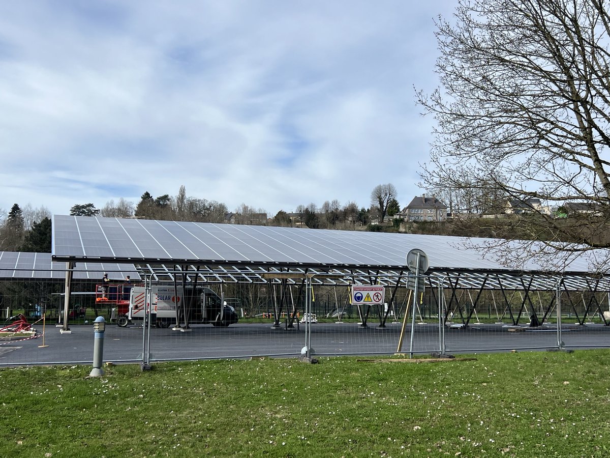 Le centre aquatique Bernard Albin entre dans l’ère de l’énergie solaire. 1000 m2 de panneaux photovoltaïques vont alimenter la structure dès le mois d’avril. Une énergie nouvelle pour alléger la facture. C’est à lire sur Ardennes Actus.