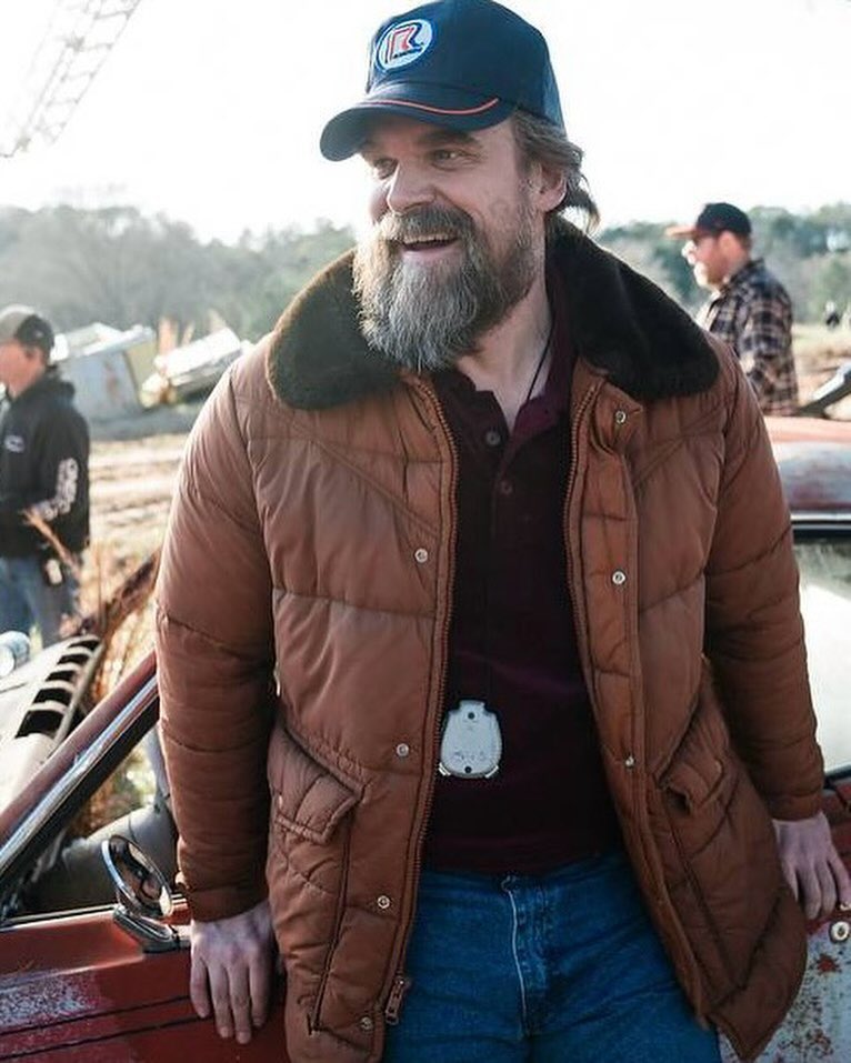 StrangerNews11's tweet photo. First look at Jim Hopper in Season 5. #StrangerThings https://t.co/7BqwInbW5o