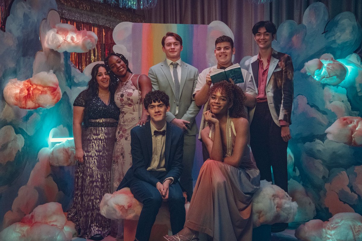 dailyjlocke's tweet photo. there will be some sort of heartstopper s3 announcement via netflix uk on march 20th at 1 pm gmt / 9 am et / 6 am pt 🍂 https://t.co/yunzkLrIbX