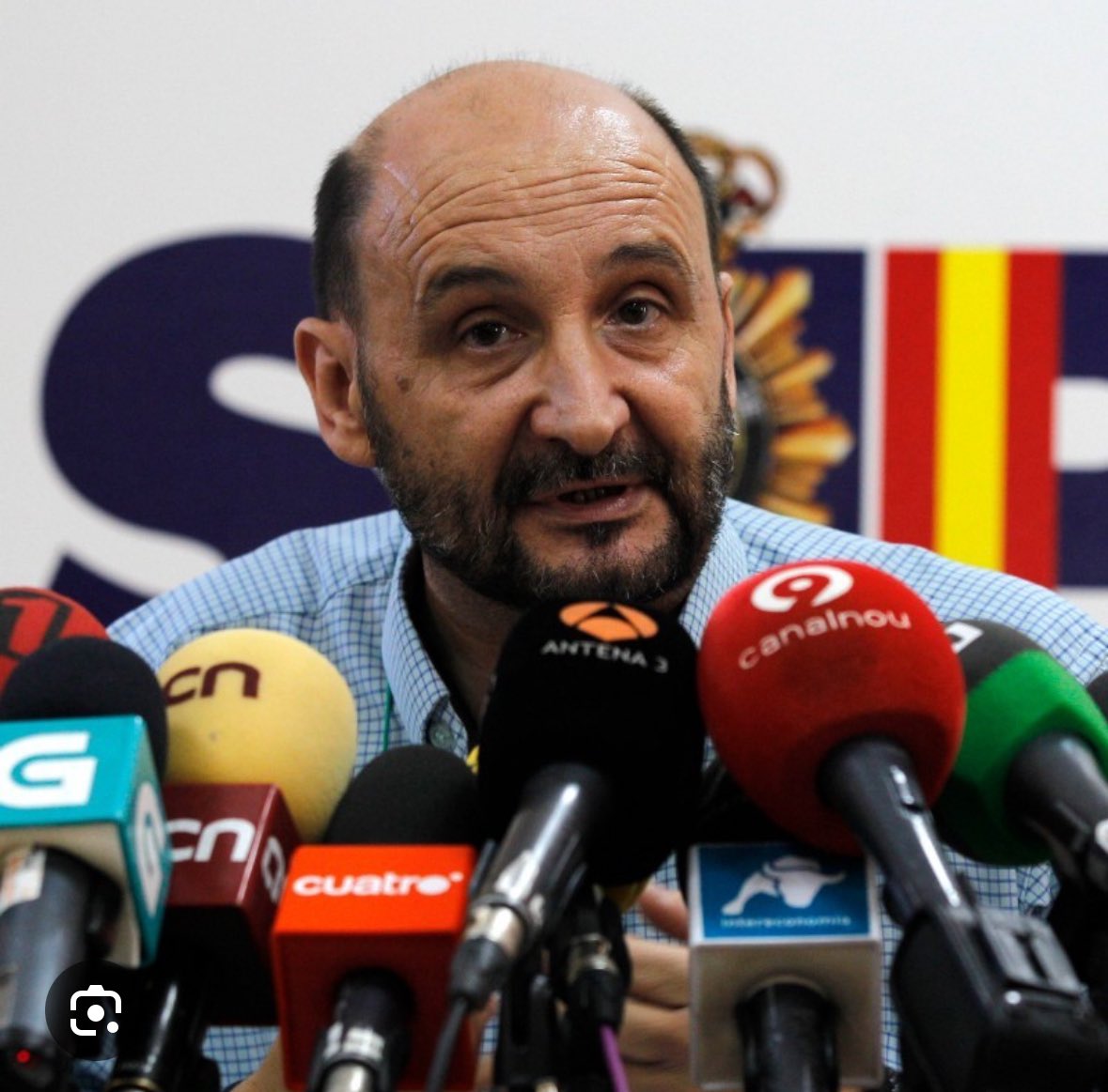 Muchos que hoy elogian la trayectoria de mi amigo <a href="/sanchezfornet/">José Manuel Sánchez Fornet</a> el día de su fallecimiento, le trataron como a un perro en su día. Y estoy seguro que a él le hubiera gustado que sus amigos de verdad honráramos su legado y su memoria señalando a los que él denominaba “meaperros”