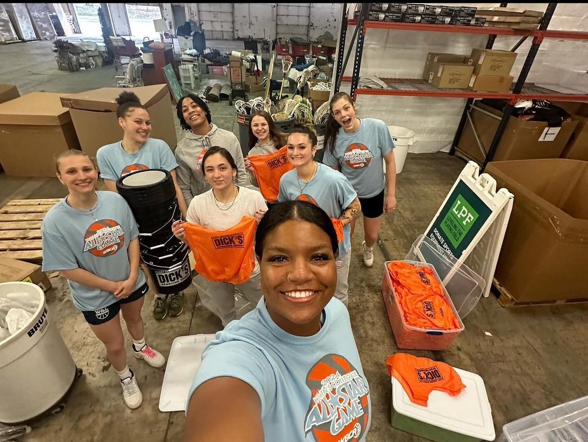 Bailey Donovan and the D3 National All-Stars providing community service to an organization called “level the playing field” they organized a warehouse full of equipment for athletes & teams to shop for free. Way to go B!