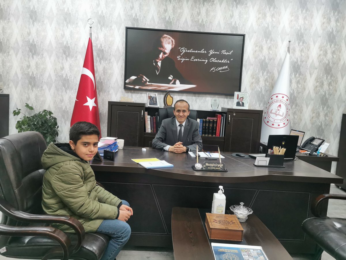 mueryigit's tweet photo. Furkan ile gurur duyuyoruz.
İlçemizdeki evlatlarımla gücüm yettiğince birebirde de ilgileniyorum. Furkan evladımız ile de hergün görüşüyor, günün tekrarını, sonrakini günün hazırlığını ve kitap okumasını sağlıyoruz.
Artık Furkan planlı çalışan bir öğrenci oldu. Tebrik ederim. https://t.co/9yELFmRoXU