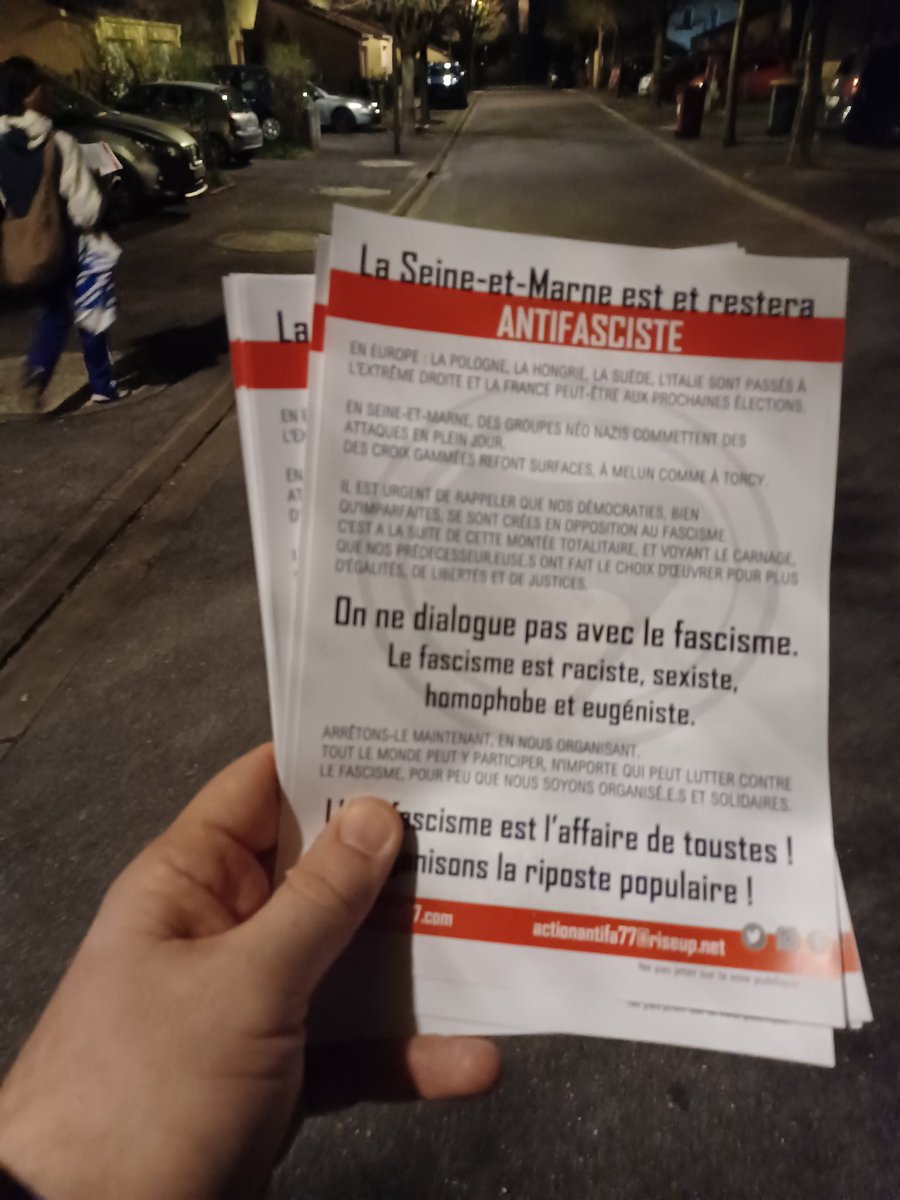 Asso_Antifa77's tweet photo. Hier, l'afa77 a distribué des tracts en boîtes aux lettres afin d'informer les habitants du 77 sur les signes et danger de l'extrême droite.
Face à la montée de l'extrême droite organisez-vous !
#77antifa #antifa #antifasciste #Afa77 https://t.co/WiXHZOyMVE