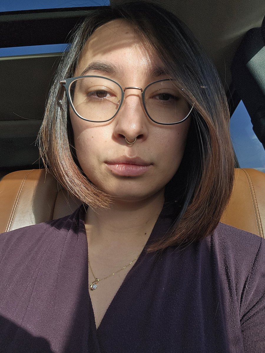 PadThainy's tweet photo. Had to wait for 6 hours in the city for my mom's flight, so got my hair did 👏 https://t.co/uVIvTAZpvq