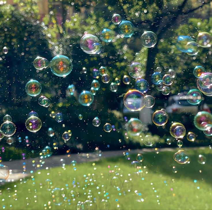 mycelticmoon's tweet photo. Light as a bubble. https://t.co/qm9Xy5kQps