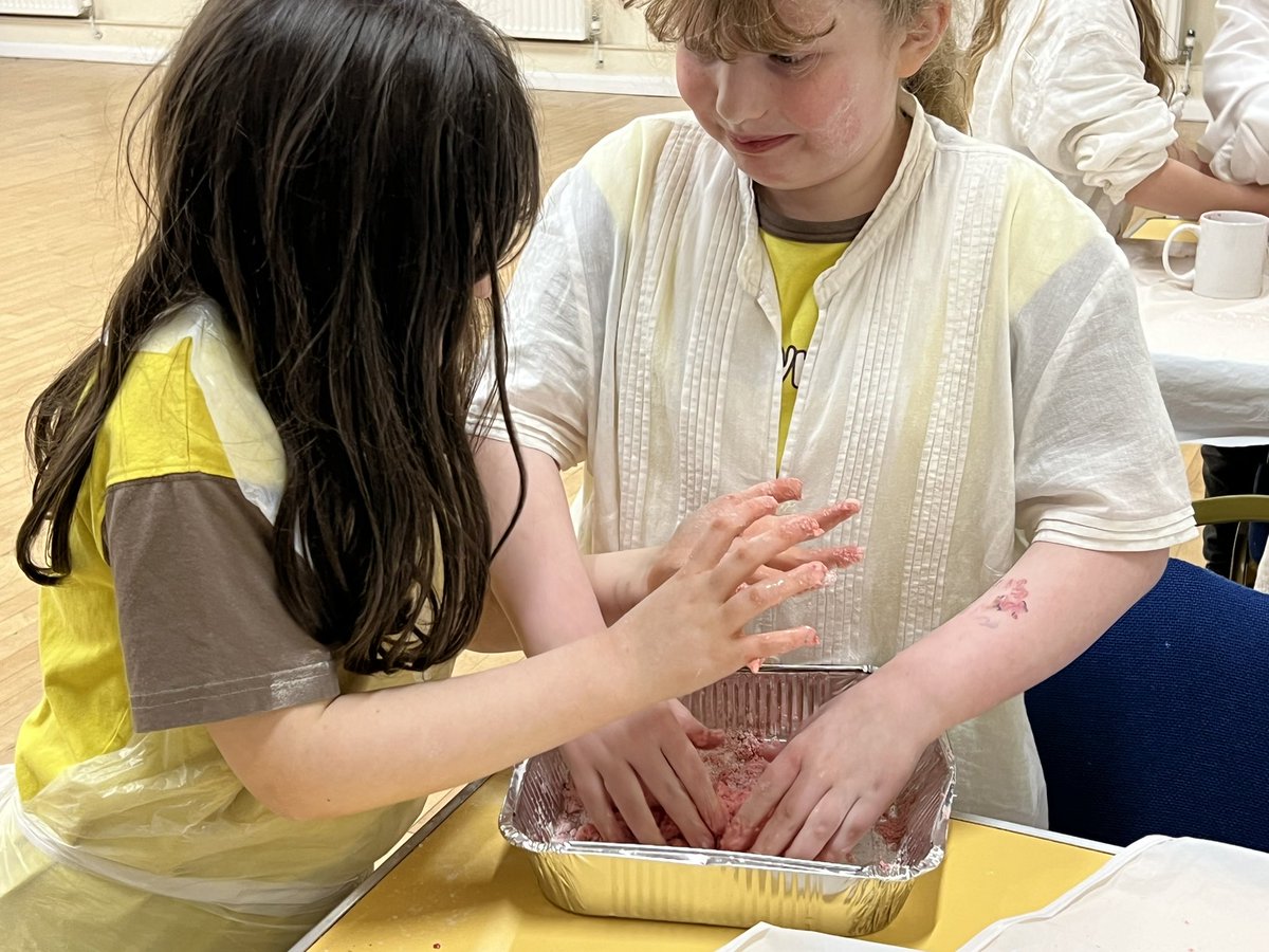 11thWishaw's tweet photo. Our Rainbows &amp; Brownies enjoyed British Science Week with the Rainbows working on the UMA ‘What is it?’ &amp; Brownies enjoying ‘Slime Time’.  Both designed by the @RoySocChem
Strawberry Jelly Slime had an amazing smell!
🧪
@GirlguidingScot @YoungSTEMLeader
#britishscienceweek2024 https://t.co/UHTfEzrc14